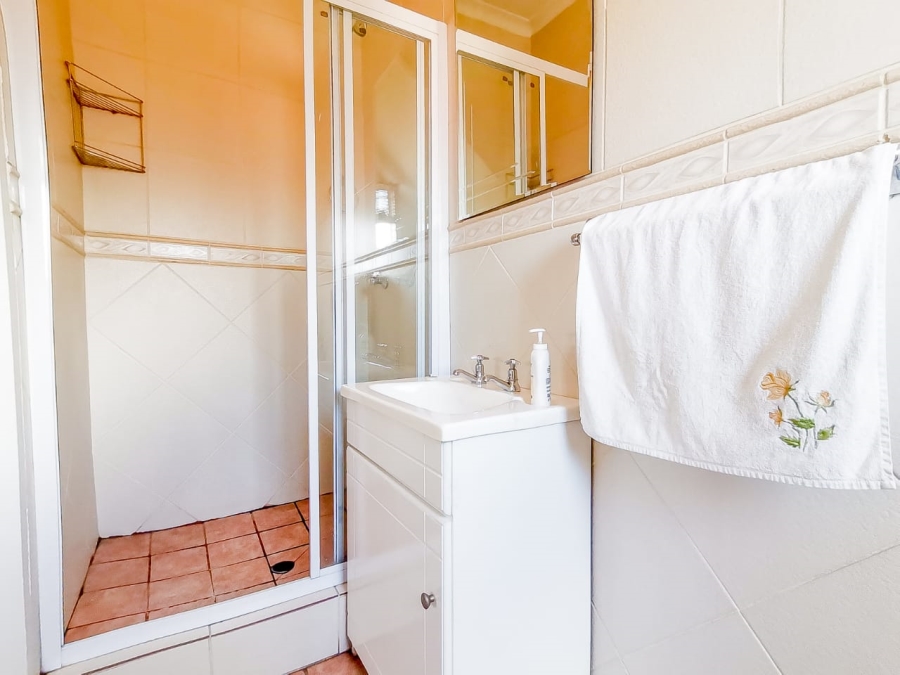 7 Bedroom Property for Sale in Parklands Western Cape